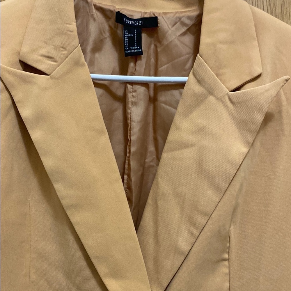 - Forever 21 Tan Blazer with Relaxed Fit size small - Picture 5 of 9